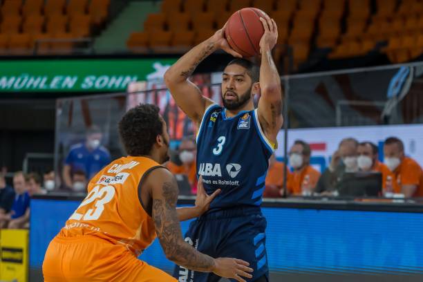 世界体育报：巴萨预计清洗球员名单 共计7人&特狮去向引人关注