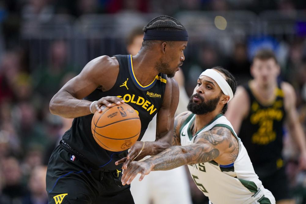 约基奇复出！掘金雄鹿核心缺席下的别样对决