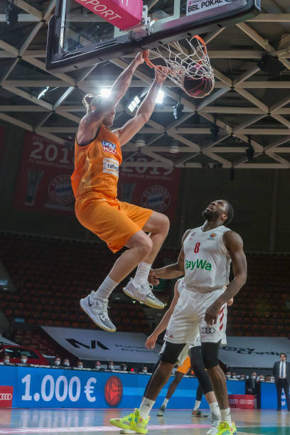 阿什拉夫双响 巴黎圣日耳曼3-0布雷斯特